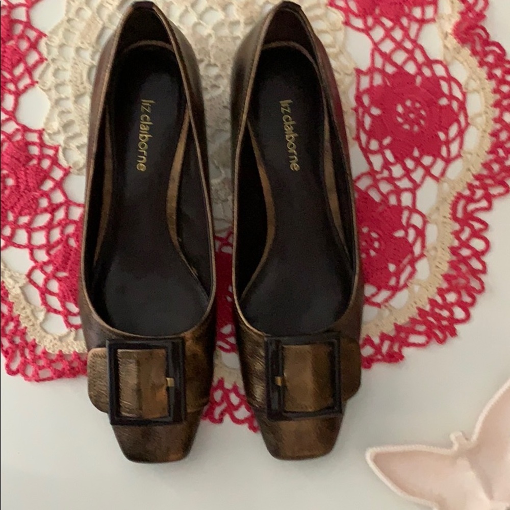 EUC Liz Claiborne large buckle, low heel shoe